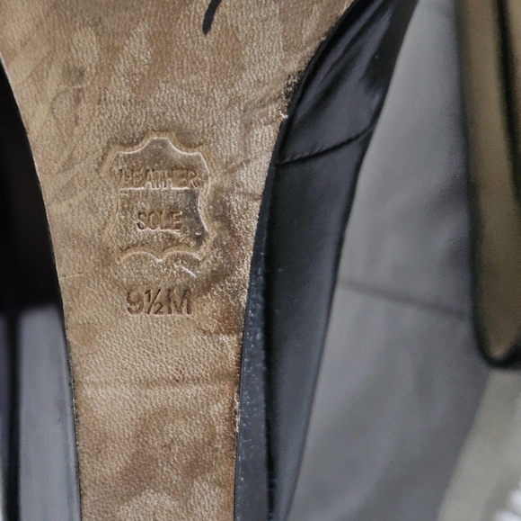 Tory Burch Black Wedge Heels with Signature Gold Logo Size 9.5 - Picture 6 of 8